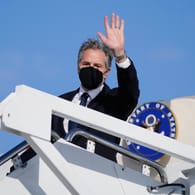 Antony Blinken beim Abflug: Der US-Außenminister beginnt seine Europareise in Kiew.