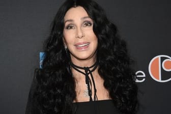Die Sängerin Cher tut etwas für ihr Aussehen.