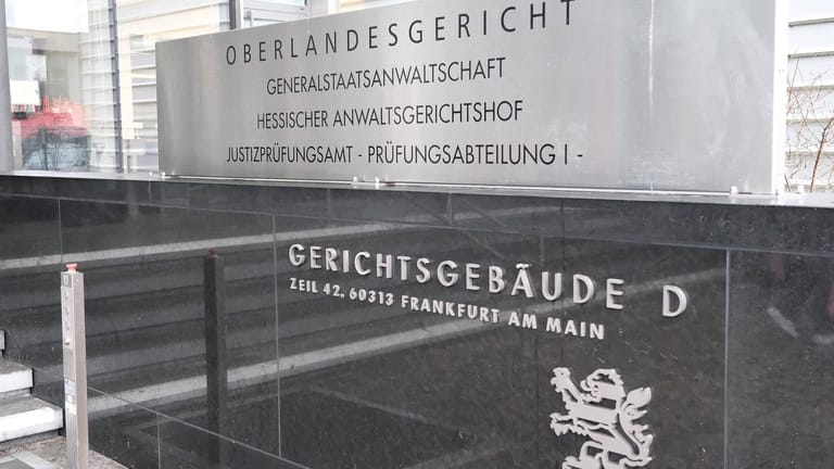 Das Oberlandesgericht Frankfurt (Archivbild): 14 Verhandlungstage sind terminiert, acht Richter beteiligt.