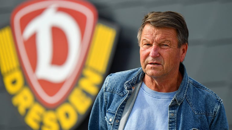 Hans-Jürgen Dörner: Sein Spitzname war "Dixie". Die DDR-Fußball-Legende ist im Alter von 70 Jahren nach schwerer Krankheit gestorben, hier im Jahr 2020 zu sehen. Dörner hatte eine mehr als erfolgreiche Karriere.