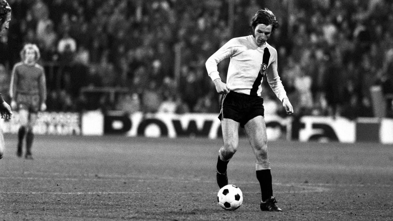 24. Oktober 1973: Hans-Jürgen Dörner im Europapokal der Landesmeister gegen Bayern München: In diesem Jahr wurde "Dixie" mit Dynamo nach 1971 zum zweiten mal DDR-Meister.