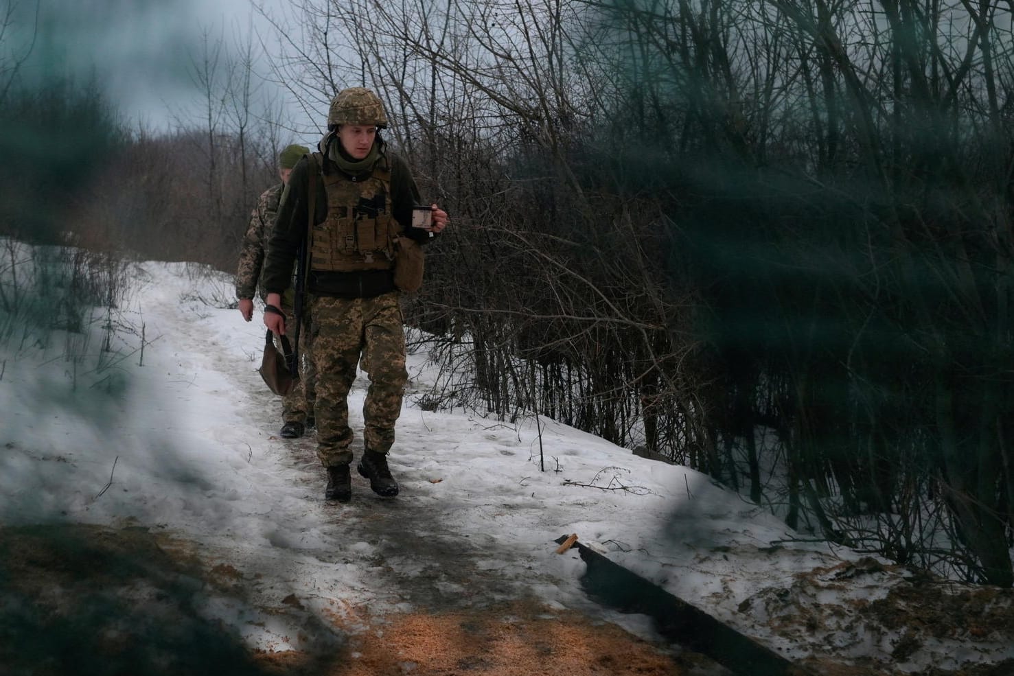 Einsatzkräfte des ukrainischen Militärs (Symbolbild): Großbritannien warnt Russland eindringlich vor einer militärischen Eskalation im Konflikt mit der Ukraine.