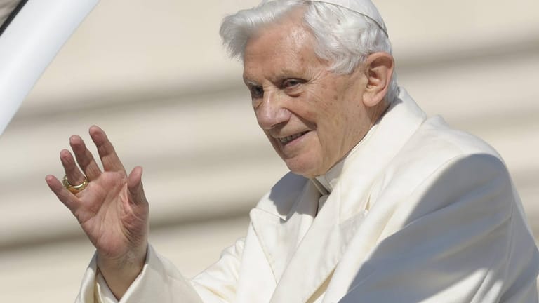 Papst Benedikt XVI. (Archivbild): Wie viel der 94-Jährige von den Missbrauchsfällen wusste, soll in dem Gutachten geklärt werden.