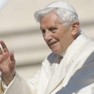 Papst Benedikt XVI. (Archivbild): Wie viel der 94-Jährige von den Missbrauchsfällen wusste, soll in dem Gutachten geklärt werden.