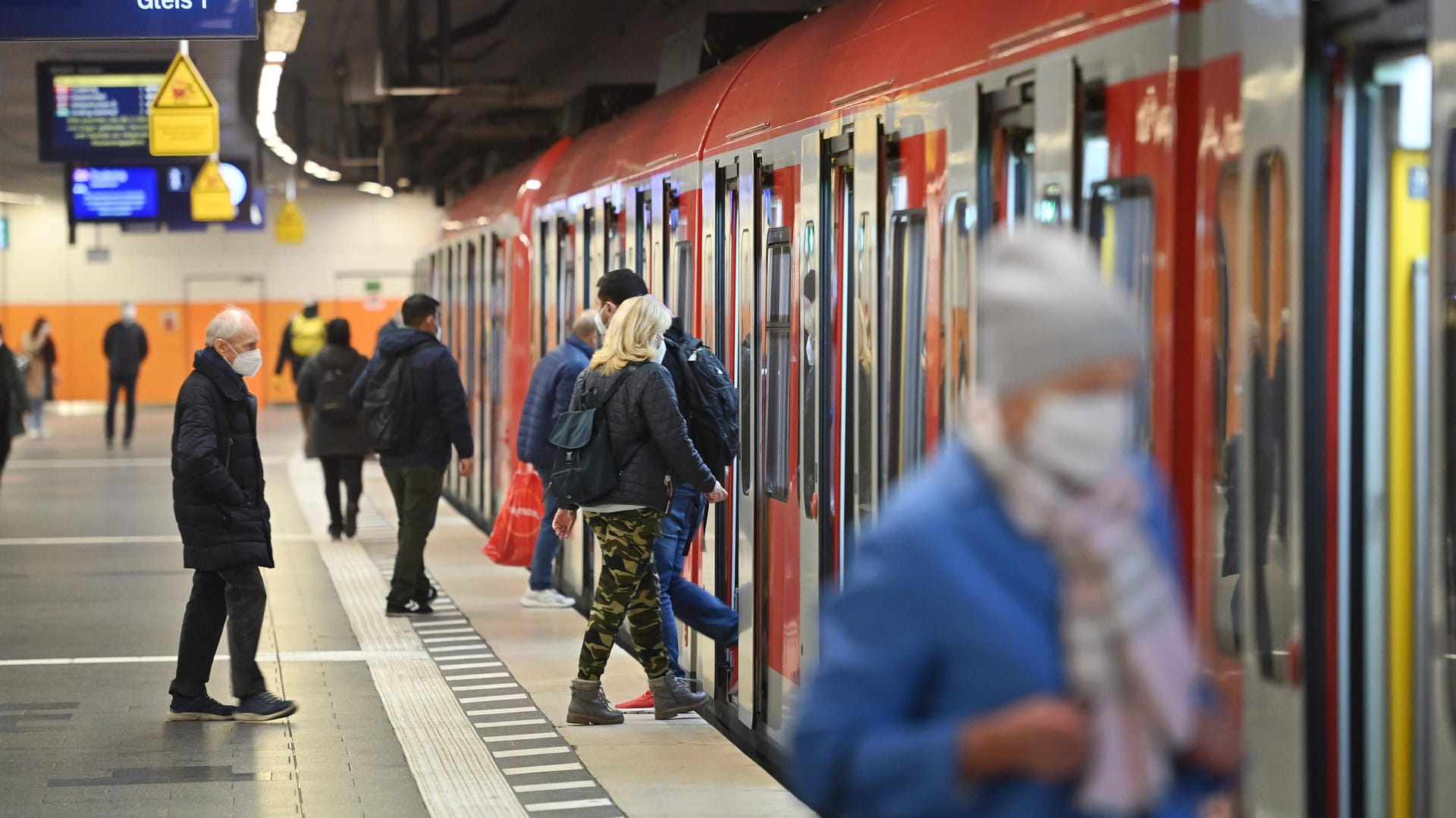 S-Bahn in München (Archivbild): Die S-Bahnen werden von der Deutschen Bahn betrieben. S-Bahn in München (Archivbild): Die S-Bahnen werden von der Deutschen Bahn betrieben.