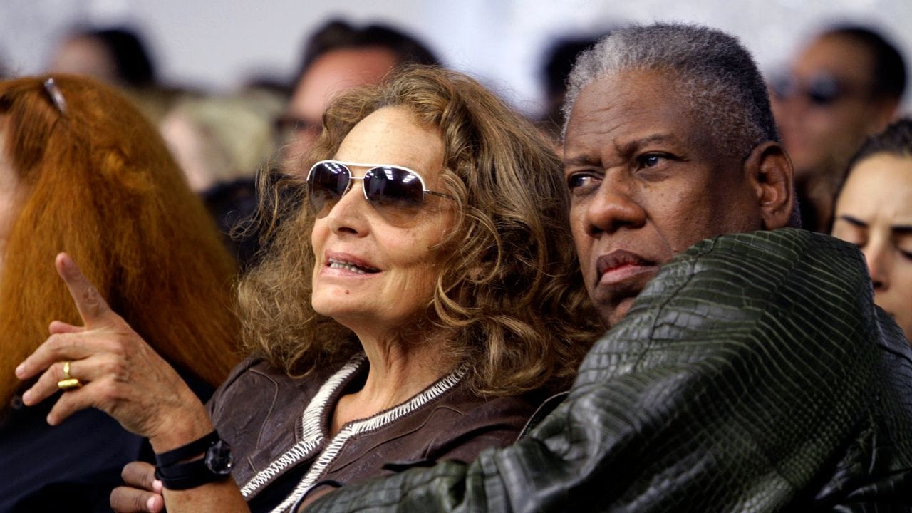 Die Modedesignerin Diane Van Fürstenburg (l) und André Leon Talley bei einer Modenschau in New York (2010). Die Modedesignerin Diane Van Fürstenburg (l) und André Leon Talley bei einer Modenschau in New York (2010).