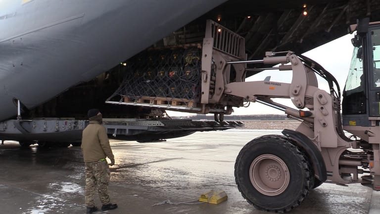 Großbritannien: London liefert bereits technische Hilfsgüter an die ukrainischen Streitkräfte.
