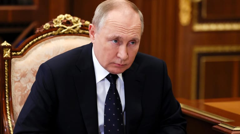Wladimir Putin: Der russische Präsident hat sein Land auf einen möglichen "Wirtschaftskrieg" mit dem Westen vorbereitet.