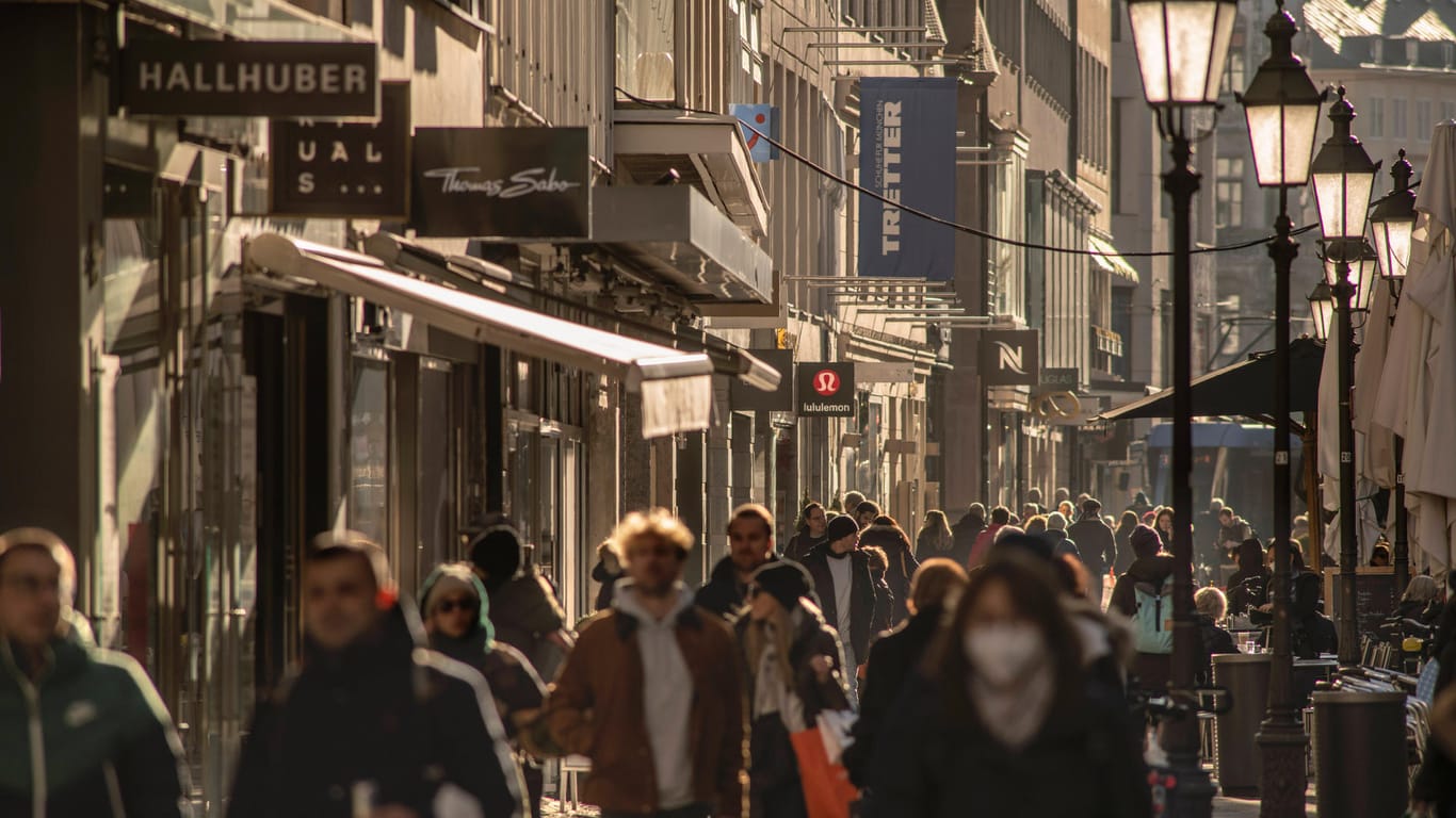 Innenstadt von München: In Bayern sollen nicht mehr nur Genesene und Geimpfte Zutritt zum Einzelhandel haben dürfen.