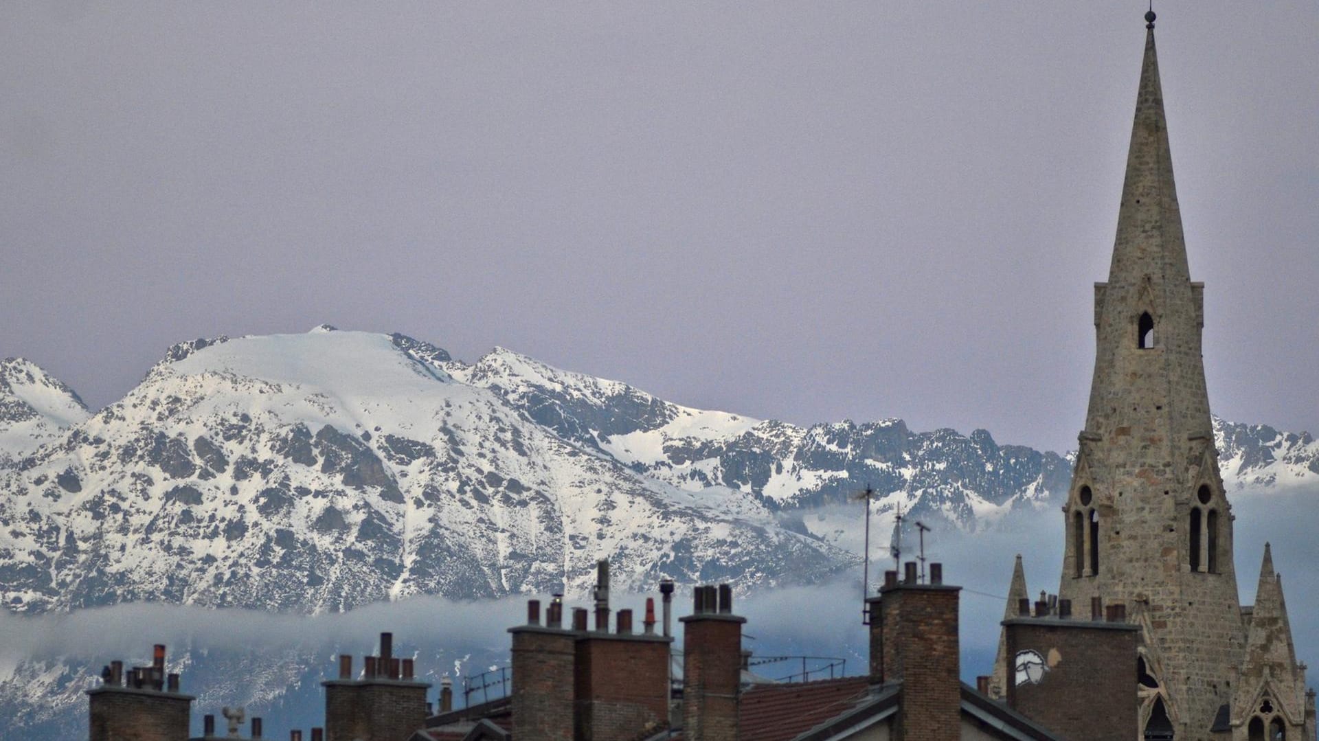 Grenoble: Viel Schnee gibt es auch in Grenoble in Frankreich.