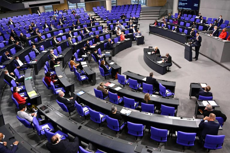 Sitzung im Bundestag: Die Verwaltung hat 19 Verstöße gegen den Geheimschutz an Ermittler übergeben.