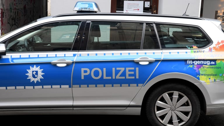 Ein Streifenwagen der Bremer Polizei (Archivbild): Sie rätselt über den Sinn der Aktion.