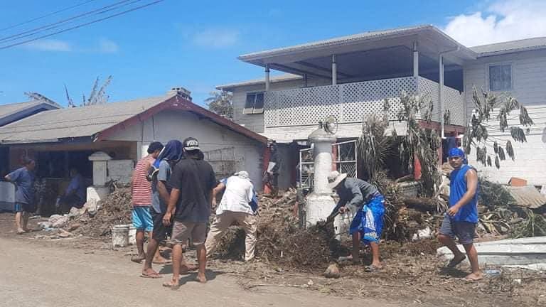 Aufräumarbeiten auf Tonga: Die Angst vor Krankheiten nimmt zu.