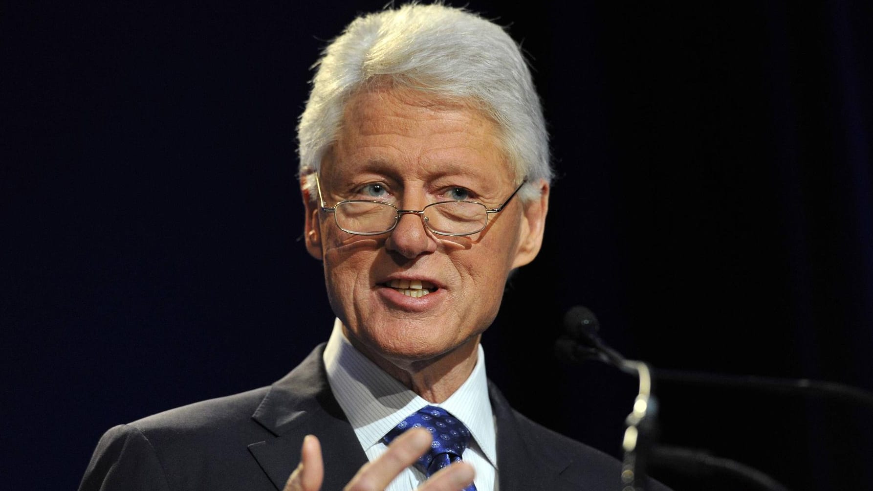 Bill Clinton im Juni 2021: "Mit Ghislaine war er auch dicke."