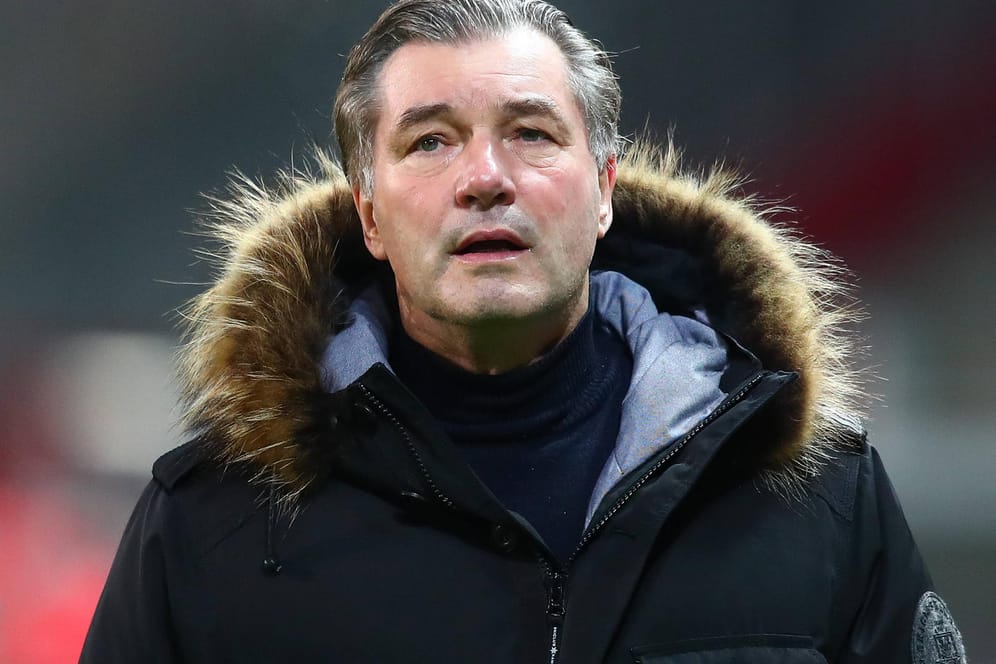 Michael Zorc: Dortmunds Sportdirektor zeigte sich auch einen Tag nach der Pokalpleite beim FC St. Pauli enttäuscht von seinen Spielern.