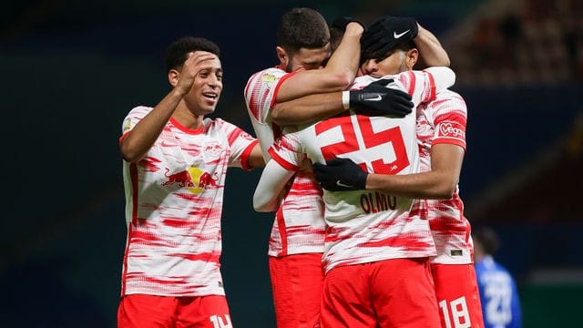 Die Spieler von RB Leipzig jubeln nach dem 2:0 gegen Hansa Rostock. Die Spieler von RB Leipzig jubeln nach dem 2:0 gegen Hansa Rostock.