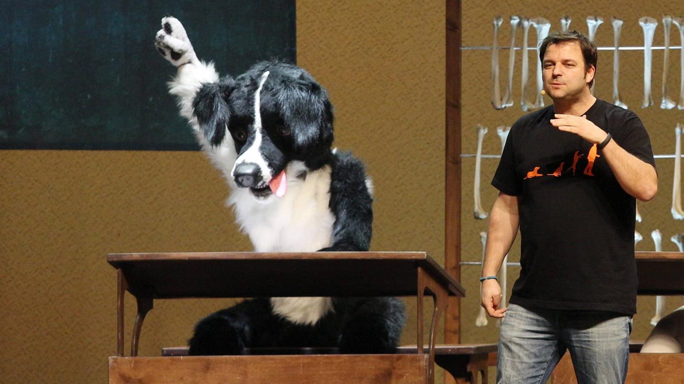 Martin Rütter bei einer Bühnenshow zum Thema Hundeerziehung (Symbolbild): Bei vielen privaten Hundehaltern ist seine Expertise gefragt. In Polizeikreisen sei er wiederholt abgeblitzt, so Rütter.