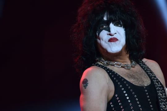 Der Musiker und Frontman der Hardrock-Band Kiss, Paul Stanley, wird 70 und geht mit seiner Band auf - Corona-bedingt zeitweise unterbrochene - Abschiedstournee.