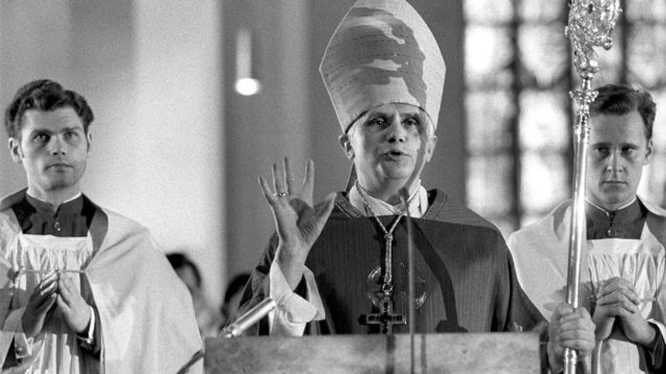 Joseph Ratzinger bei seiner ersten Predigt