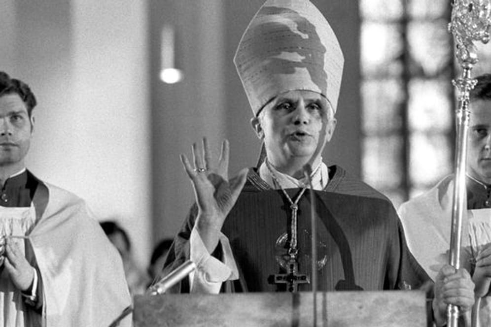 Joseph Ratzinger bei seiner ersten Predigt