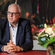 Bremens Bürgermeister Andreas Bovenschulte: Die Omikron-Welle sieht er noch nicht als überstanden.