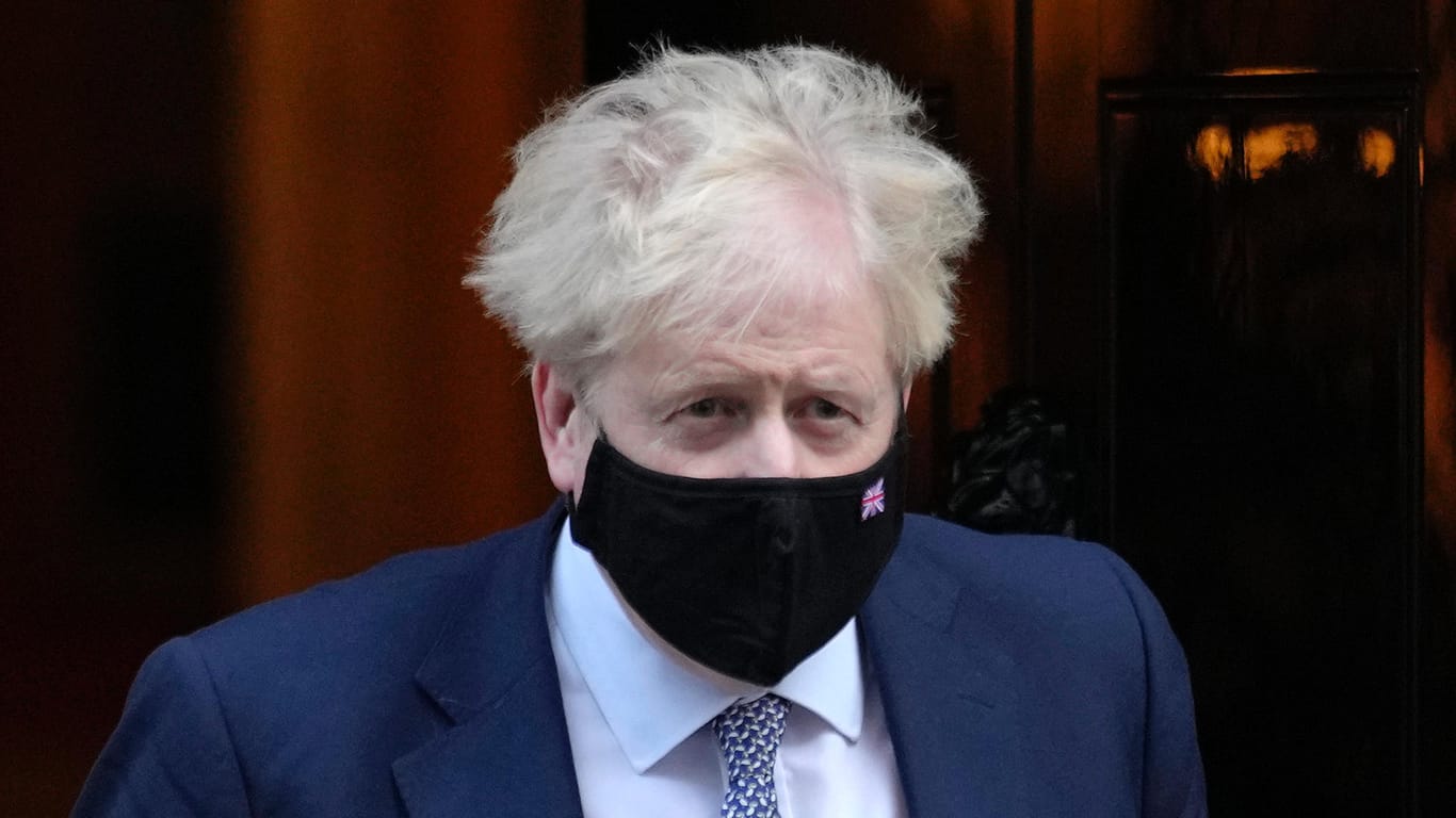 Boris Johnson verlässt die 10 Downing Street (Archivbild): Der Premierminister von Großbritannien steht wegen der "Partygate"-Affäre in der Kritik.