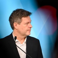 Robert Habeck: Der neue Klimaminister erwartet keine Konsequenzen aus den staatsanwaltlichen Ermittlungen gegen ihn und den Grünen-Vorstand.