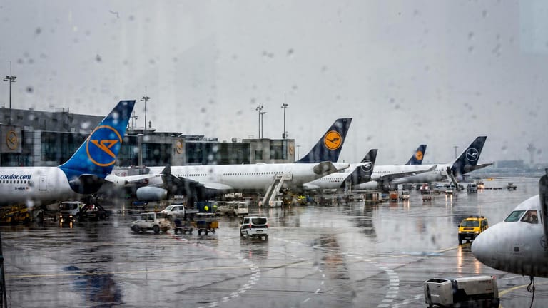Schlechte Stimmung (Symbolbild): Die Lufthansa scheiterte erneut mit ihrer Klage gegen die Kredite an den Flughafen Frankfurt-Hahn.