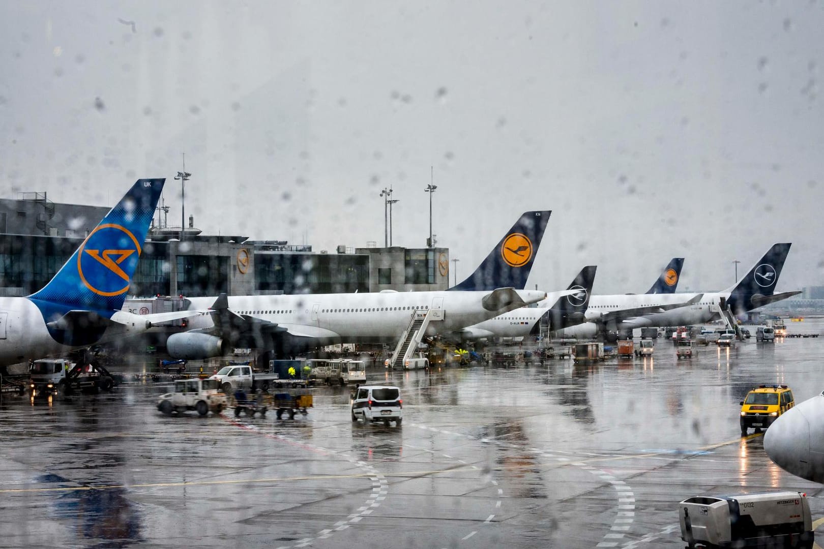 Schlechte Stimmung (Symbolbild): Die Lufthansa scheiterte erneut mit ihrer Klage gegen die Kredite an den Flughafen Frankfurt-Hahn.