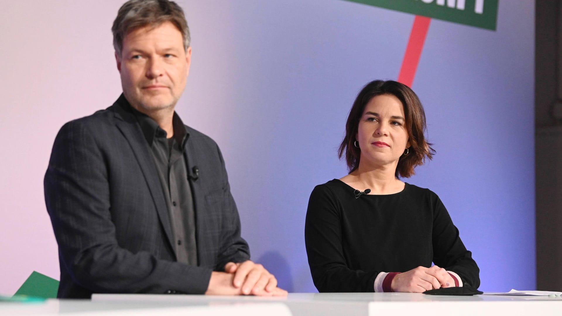 Annalena Baerbock und Robert Habeck im Bundestag: Schon wieder Geldprobleme.