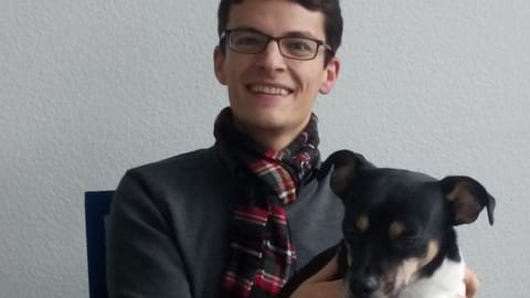 Christian Arleth arbeitet im Büro der Berliner Tierschutzbeauftragten (Symbolfoto): Dass die Landespolizei im benachbarten Brandenburg das neue Verbot von Stachelhalsbändern ignoriert, ist für den Juristen "schlicht ein Rechtsbruch".