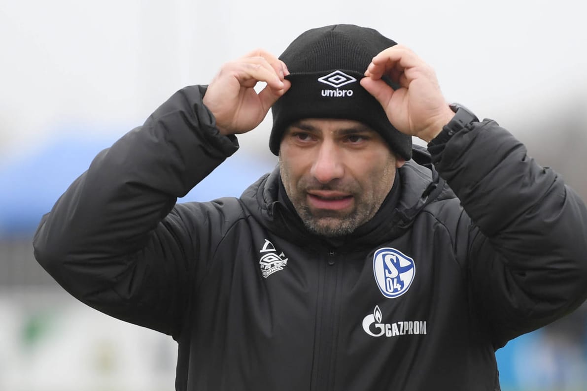 Am Dienstag verbreitete sich die Falschmeldung, Dimitrios Grammozis sei auf Schalke entlassen worden.