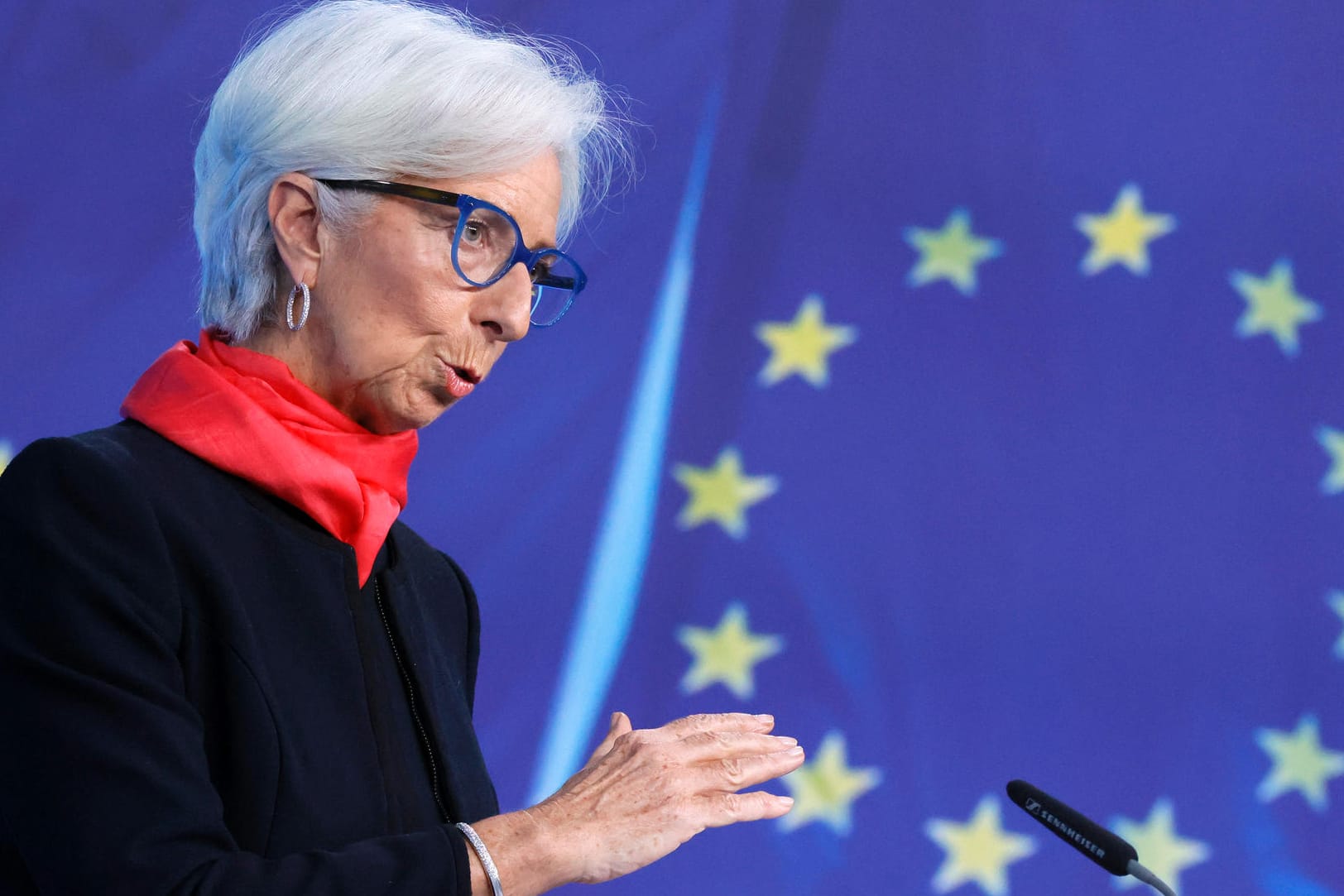 Sieht keinen Handlungsbedarf: EZB-Chefin Christine Lagarde fürchtet, dass steigende Zinsen das Wirtschaftswachstum abbremsen würden. Sieht keinen Handlungsbedarf: EZB-Chefin Christine Lagarde fürchtet, dass steigende Zinsen das Wirtschaftswachstum abbremsen würden.