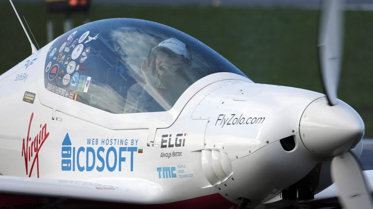 Zara Rutherford nach der Landung: Ihre Weltrekordversuche werden derzeit noch geprüft.