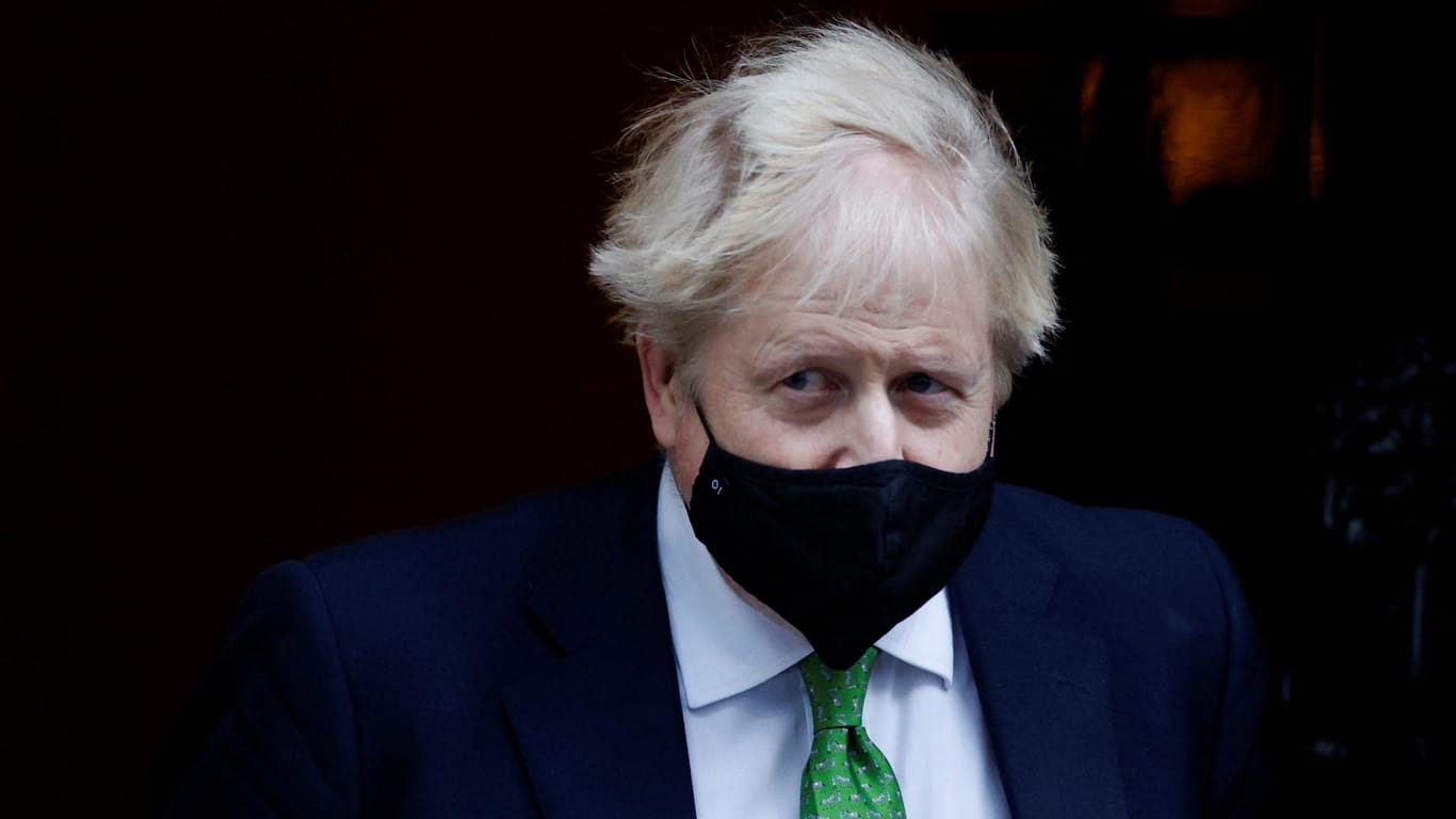 Boris Johnson am Mittwoch vor der Downing Street in London: Seine sechs Wochen alte Tochter Romy hat Covid-19.