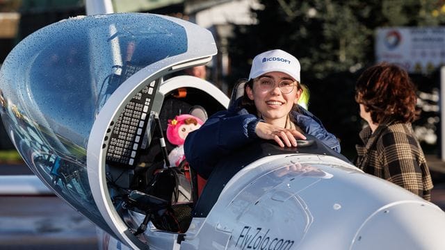 Zara Rutherford ist nach ihrer Weltumrundung sicher in Belgien gelandet. Zara Rutherford ist nach ihrer Weltumrundung sicher in Belgien gelandet.