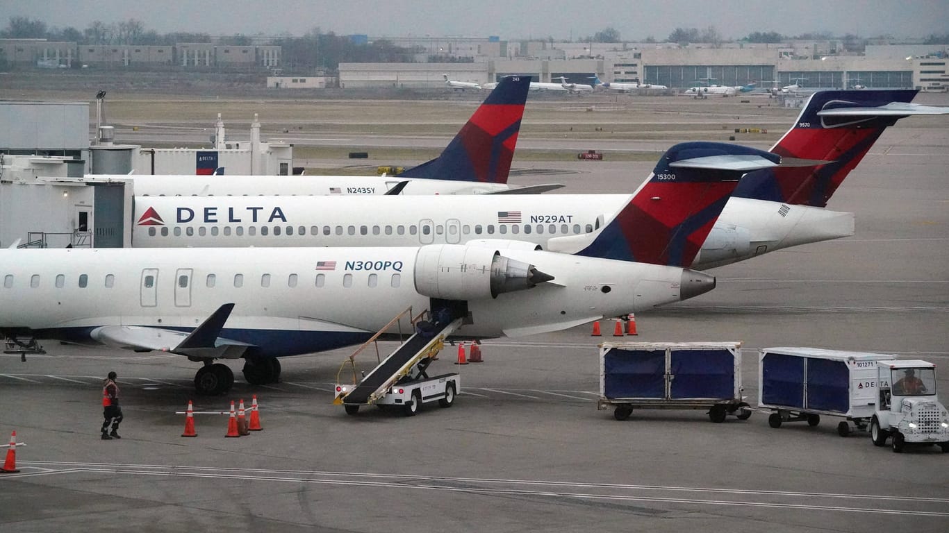 Delta Airlines: Bei falscher Kleiderordnung können Passagiere beim Einchecken abgewiesen werden.