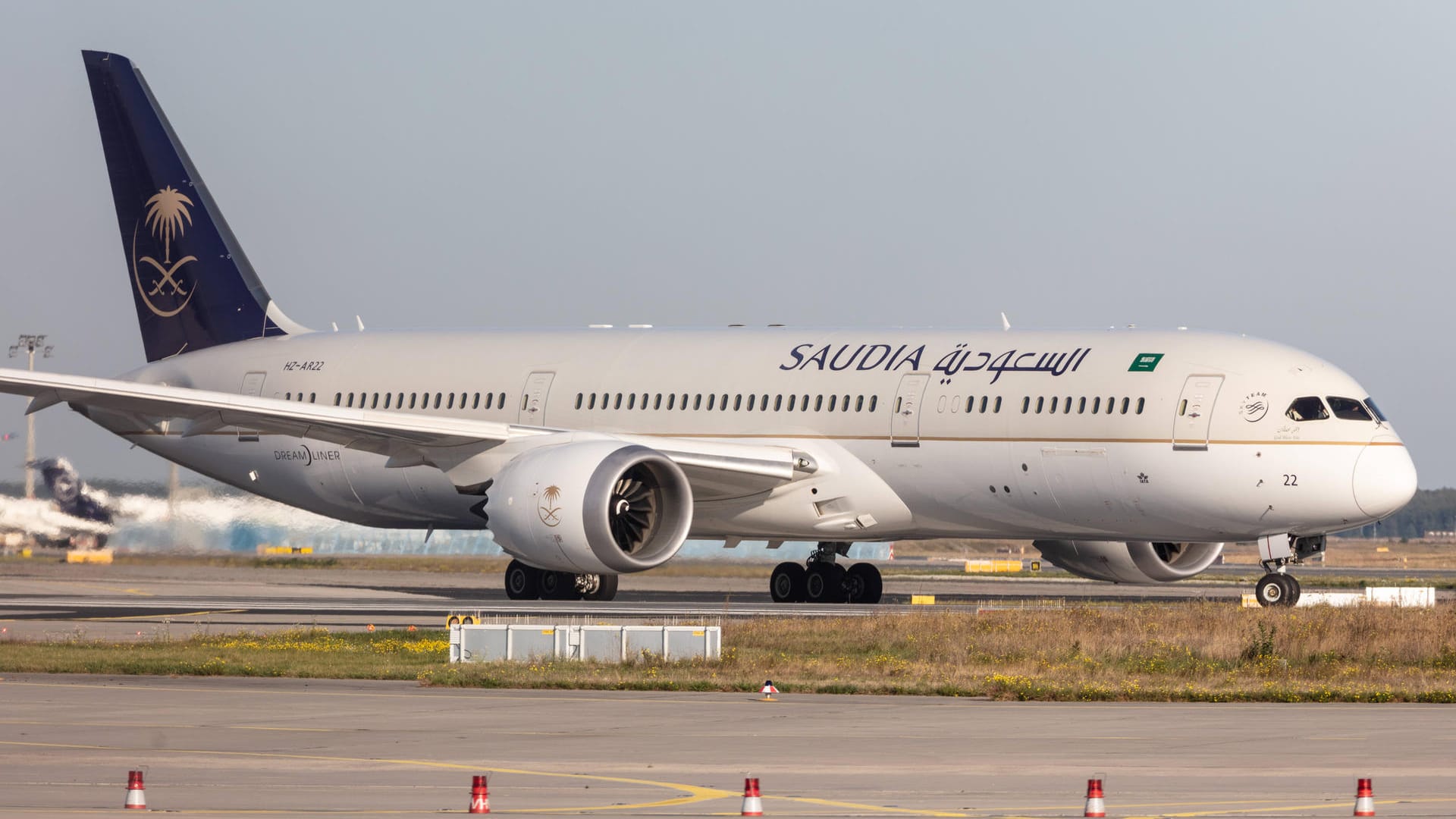 Fluglinie Saudia: Bei Airlines aus dem arabischen Raum sollten Sie sich besser bereits vor Abflug über die gewünschte Kleiderordnung informieren.