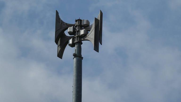 Elektronische Sirenen zur Katastrophenwarnung der Bevölkerung (Symbolbild): Nun soll in Bremen auch auf mehr Wegen gewarnt werden.