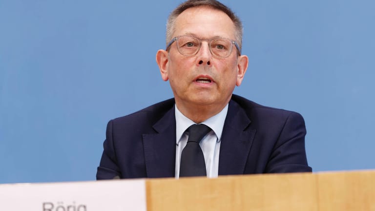 Johannes-Wilhelm Rörig, Missbrauchsbeauftragter der Bundesregierung: Das Gutachten, so Rörig, hab ihm fast die Sprache verschlagen.