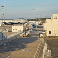Frachtmaschinen am Flughafen Hahn (Symbolbild): Wegen Betrugsverdacht gab es bereits zwei Razzien.