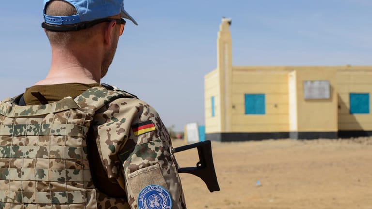 Ein Bundeswehrsoldat in Mali: Das Verhältnis zwischen Deutschland und der malischen Militärregierung verschlechtert sich.