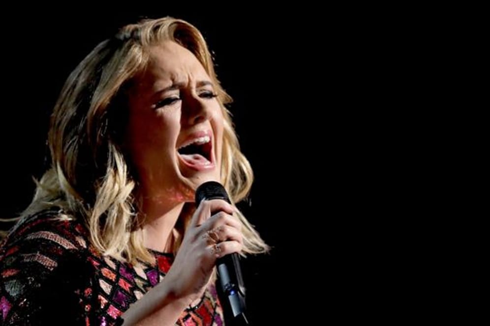 Die britische Sängerin Adele muss ihre geplante Konzertreihe in Las Vegas absagen.
