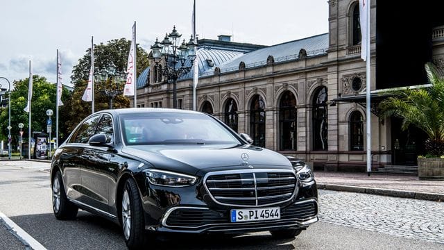 "Safety-Car": Mercedes präsentierte 2021 die S-Klasse auch als Sicherheitsfahrzeug S 680 Guard.