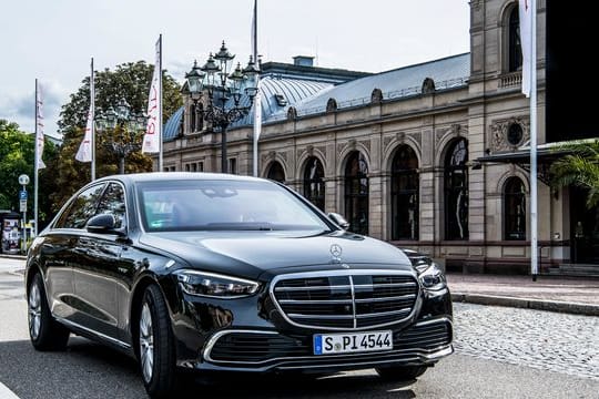 "Safety-Car": Mercedes präsentierte 2021 die S-Klasse auch als Sicherheitsfahrzeug S 680 Guard.