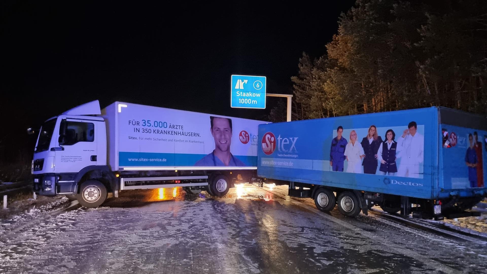 Lastwagen auf der A13 in Brandenburg: Wegen des Unfalls war die Autobahn Richtung Dresden für vier Stunden gesperrt.