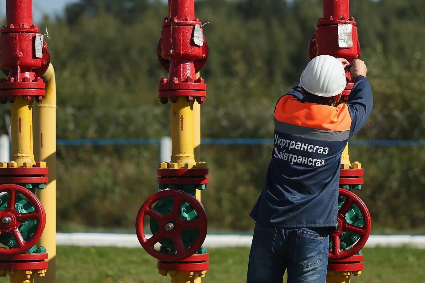 Hahn auf oder Hahn zu? Die Russen könnten viel mehr Gas in Deutschland absetzen, stattdessen sind die deutschen Gasvorräte so leer wie noch nie seit Beginn der Aufzeichnungen. Hahn auf oder Hahn zu? Die Russen könnten viel mehr Gas in Deutschland absetzen, stattdessen sind die deutschen Gasvorräte so leer wie noch nie seit Beginn der Aufzeichnungen.