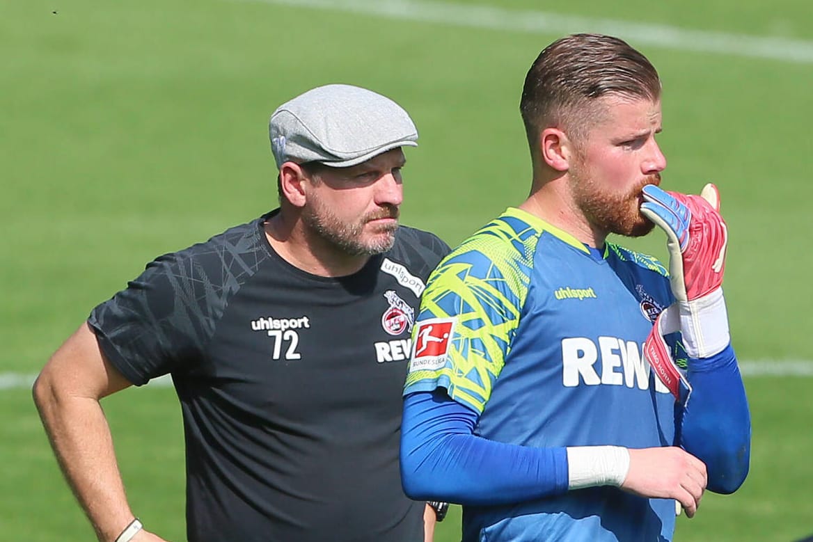 Torwartwechsel beim FC: Trainer Baumgart (l.) und Keeper Horn.