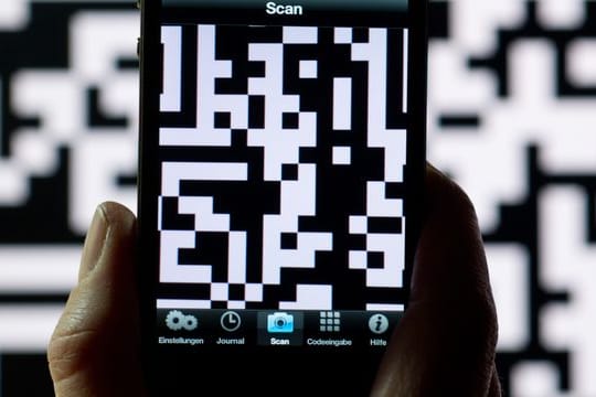 Mit einem QR-Code kann man auf Informationen zu greifen.