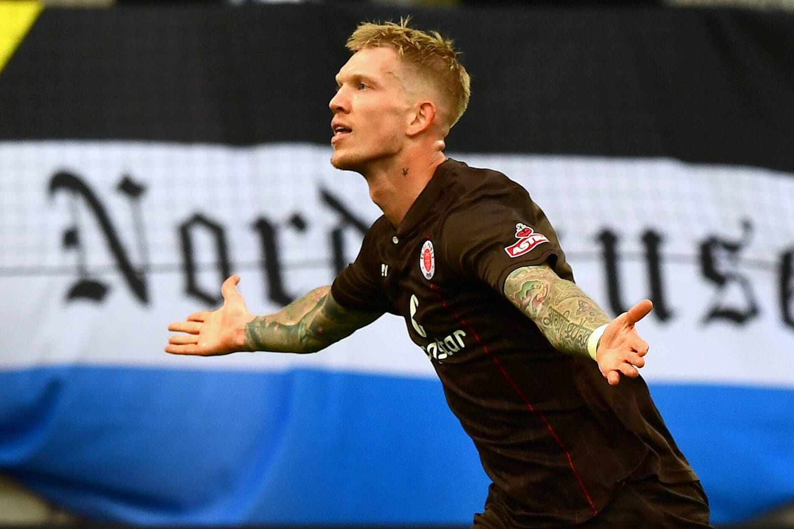 Jubel im Hinspiel: Der FC St. Pauli gewann ein umkämpftes Derby zu Hause mit 3:2 – Simon Makienok erzielte das zwischenzeitliche 2:1 für den Kiezklub.